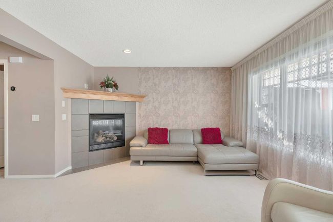 251 Copperfield Green Se, Home with 3 bedrooms, 2 bathrooms and 4 parking in Calgary AB | Image 5