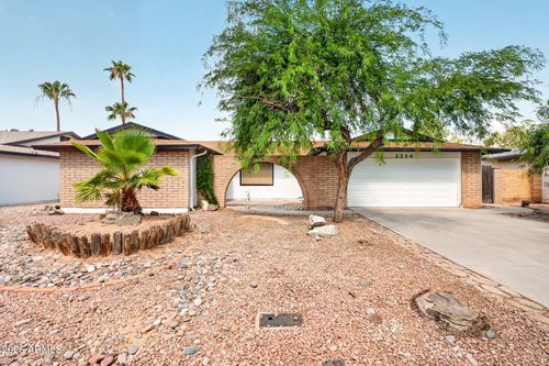2214 S Cottonwood Dr, Tempe, AZ, 85282-3027 | Card Image