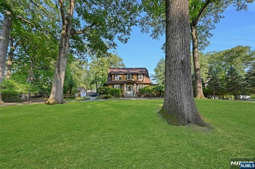 31 4th St, Park Ridge, NJ, 07656-1902 | Card Image