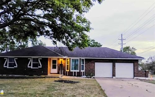 11601 E 62nd St, Raytown, MO, 64133-4442 | Card Image