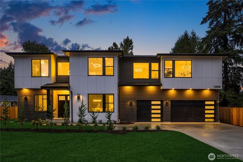 13698 Ne 83rd St, Redmond, WA, 98052-1946 | Card Image