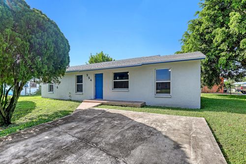 324 W 5th Ter, Pahokee, FL, 33476-2208 | Card Image