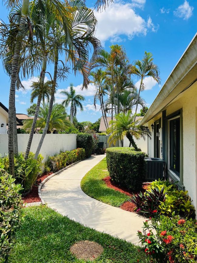 2749 Sw 5 Th St, Townhouse with 2 bedrooms, 2 bathrooms and null parking in Delray Beach FL | Image 4