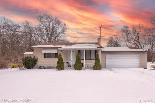 9975 Tuscola Rd, Clio, MI, 48420-8704 | Card Image