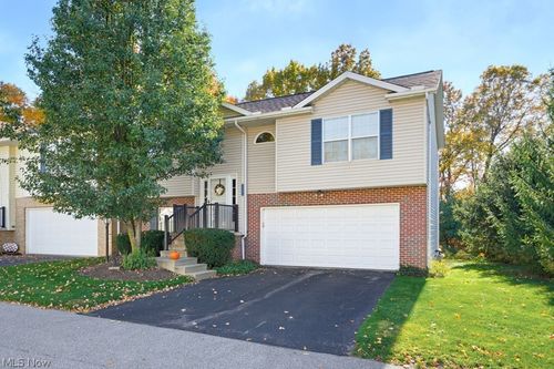 11 River Ridge Lane, Munroe Falls, OH, 44262 | Card Image