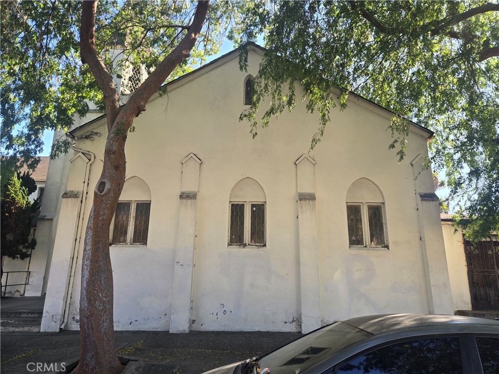 Commercial Sale in Los Angeles 2