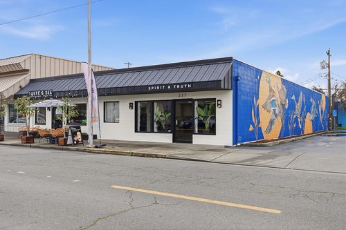 237 Se G St, Grants Pass, OR, 97526-3032 | Card Image