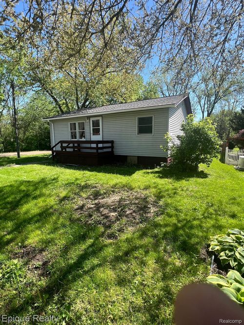 3183 S Term St, Burton, MI, 48529-1018 | Card Image
