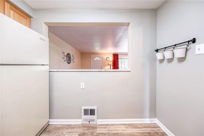 1566 Greentree Rd, House other with 2 bedrooms, 1 bathrooms and 1 parking in Scott Twp - SAL PA | Image 11