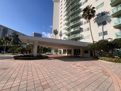 406 - 19380 Collins Ave, Condo with 1 bedrooms, 1 bathrooms and null parking in Sunny Isles Beach FL | Image 3