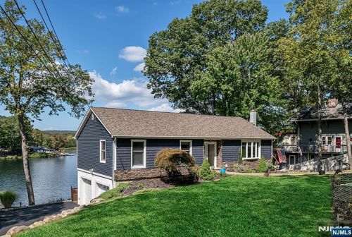 75 Wildwood Rd, Oak Ridge, NJ, 07438-9151 | Card Image