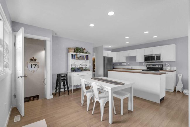28 45 Street Crescent, Home with 4 bedrooms, 2 bathrooms and 2 parking in Sylvan Lake AB | Image 7