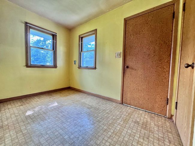 Dining area in kitchen | Image 7