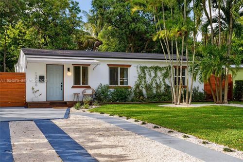 12060 Nw 1st Ct, North Miami, FL, 33168-4550 | Card Image