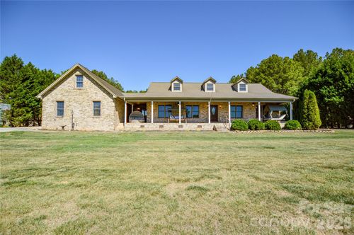 365 Wildlife Club Ln, Taylorsville, NC, 28681-7666 | Card Image