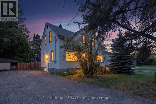 68 Pine St, Thunder Bay, ON, P7A5X3 | Card Image