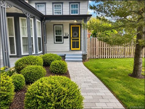 1-744 Main St, Greenport, NY, 11944-1446 | Card Image