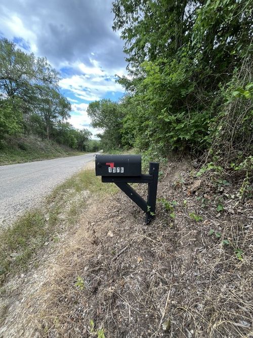 1976 Old Kelley Rd, Lockhart, TX, 78644-4865 | Card Image