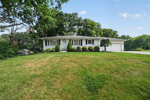673 Knollwood Dr, Green, OH, 44685-9615 | Card Image