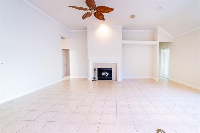 Spacious living room | Image 17