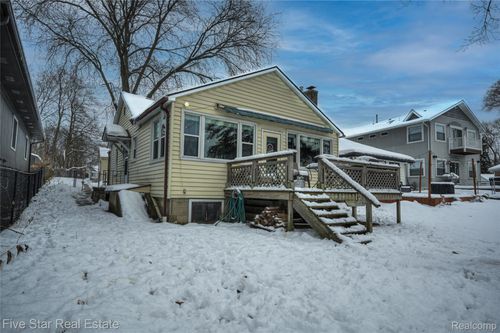 8421 Lagoon St, Commerce Twp, MI, 48382-4755 | Card Image