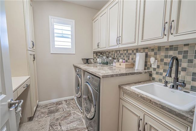 22348 Driftwood Ct, House other with 5 bedrooms, 5 bathrooms and 2 parking in Santa Clarita CA | Image 37