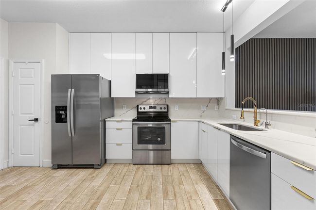 Fully equipped kitchen with a pantry | Image 7