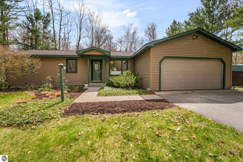 9375 Amidon Dr, Traverse City, MI, 49685-9299 | Card Image