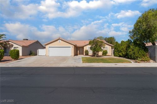 5243 Edna Crane Ave, North Las Vegas, NV, 89031-7995 | Card Image