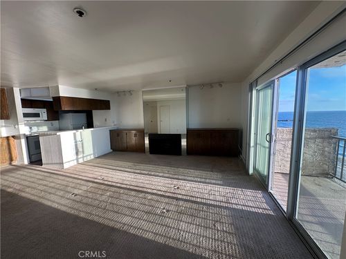 213-555 Esplanade, Redondo Beach, CA, 90277-3639 | Card Image