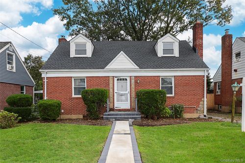 33 Cherry Ln, Carle Place, NY, 11514-2117 | Card Image