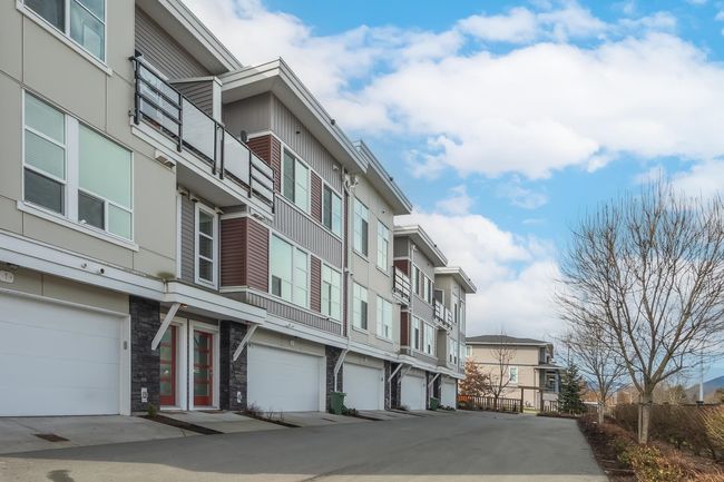 2 - 8466 Midtown Way, Townhouse with 3 bedrooms, 2 bathrooms and 2 parking in Chilliwack BC | Image 1