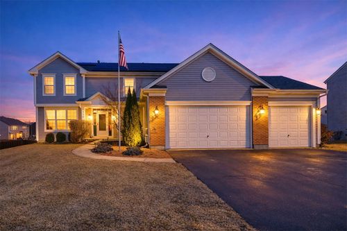 335 Sutton St, Yorkville, IL, 60560-8927 | Card Image