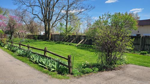 8735 Rawsonville Rd, Sumpter Twp, MI, 48111-9317 | Card Image