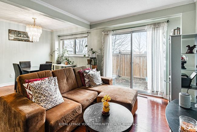336 Fleetwood Cres, Condo with 3 bedrooms, 2 bathrooms and 1 parking in Brampton ON | Image 5