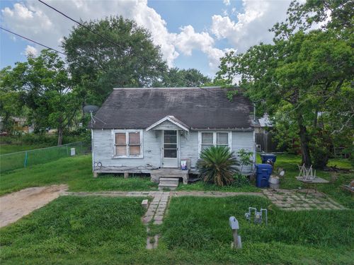 407 Clay Street, Eagle Lake, TX, 77434 | Card Image