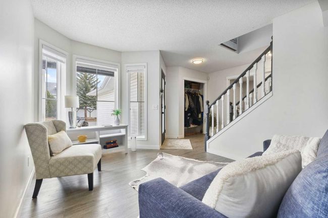 18 Mt Selkirk Place Se, House other with 5 bedrooms, 3 bathrooms and 4 parking in Calgary AB | Image 5