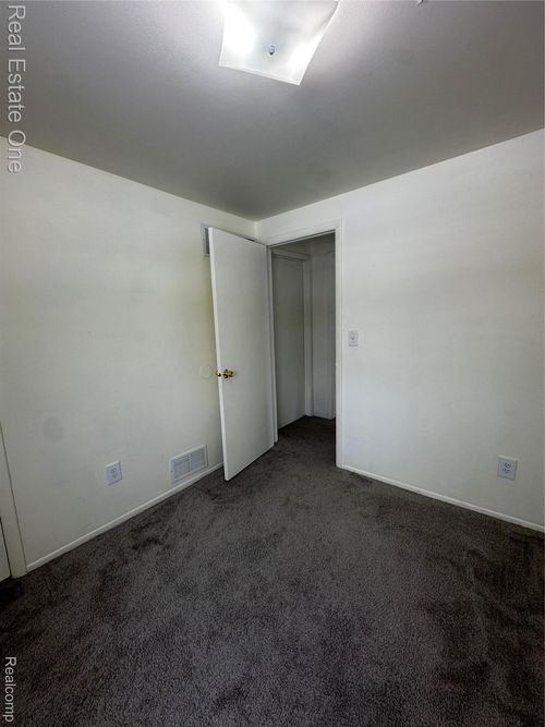 102 Princeton Dr, South Lyon, MI, 48178-1510 | Card Image