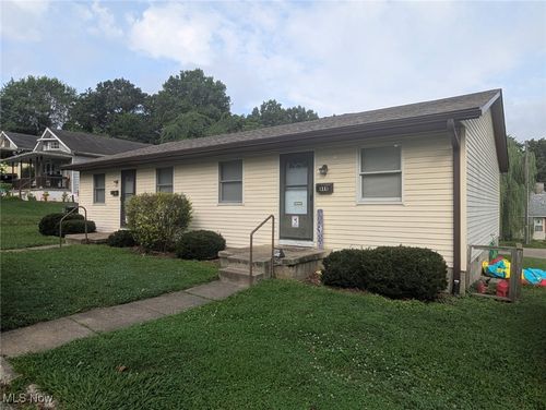 411 Cliffwood Ave, Zanesville, OH, 43701-4857 | Card Image