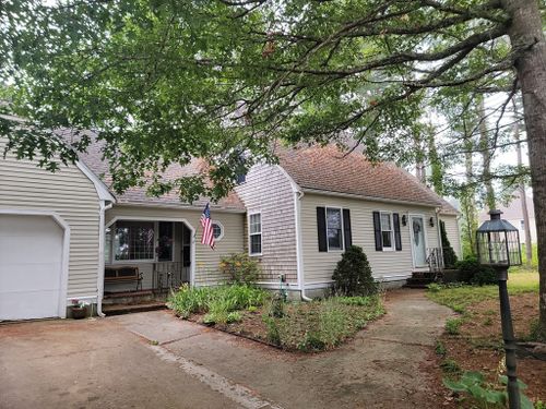 51 Nye Ln, Bourne, MA, 02532-5622 | Card Image