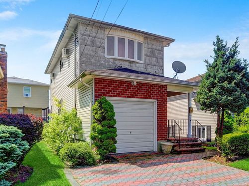 81 Memphis Ave, S Floral Park, NY, 11001-3535 | Card Image