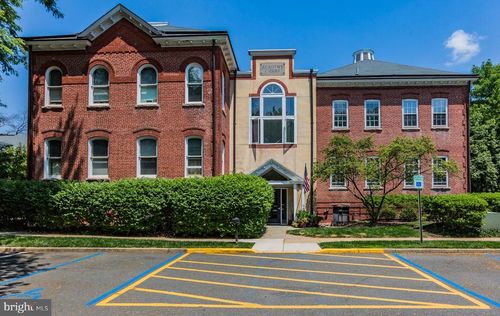 5 Academy Ct, Pennington, NJ, 08534-2831 | Card Image