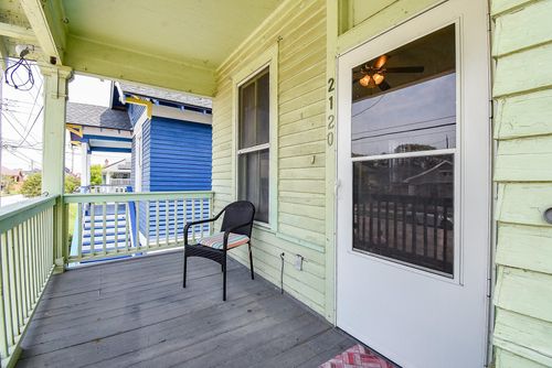 2120 35th St, Galveston, TX, 77550-7538 | Card Image