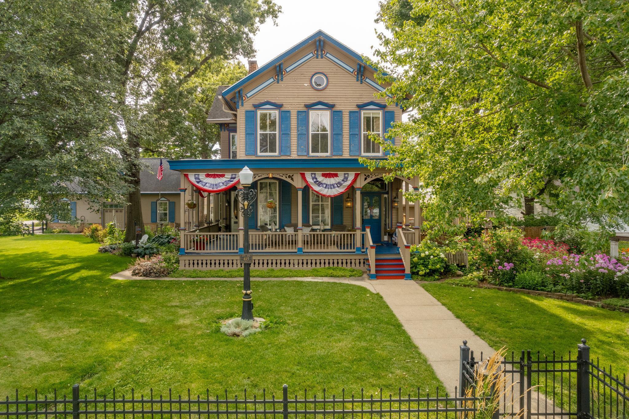 Walnut St, Cedar Falls, IA 50613