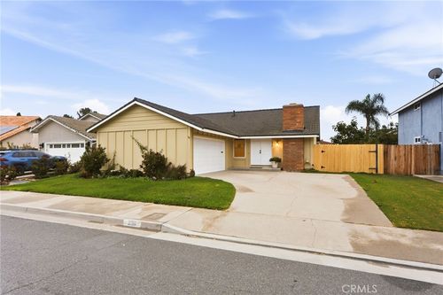 226 Plum Ave, Brea, CA, 92821-5952 | Card Image
