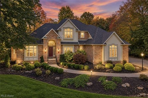 718 White Tail Ridge Dr, Fairlawn, OH, 44333-3290 | Card Image