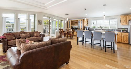 121 Cabana Dr, Napa, CA, 94558-1681 | Card Image