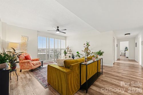 520-1300 Reece Rd, Charlotte, NC, 28209-2181 | Card Image