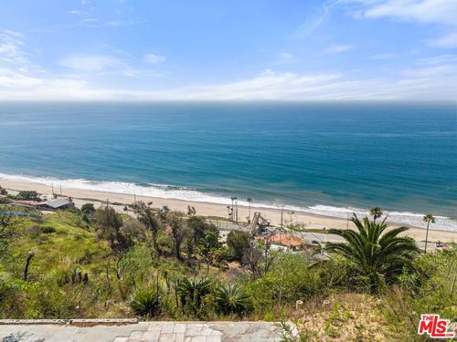17624 Tramonto Dr, Pacific Palisades, CA, 90272-3129 | Card Image