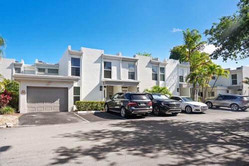 12b-656 Kensington Pl, Wilton Manors, FL, 33305-3913 | Card Image